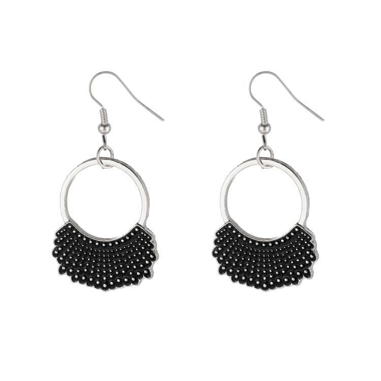 Damen elegante Ohrringe mit filigranem Schwarzdesign Shop Nory