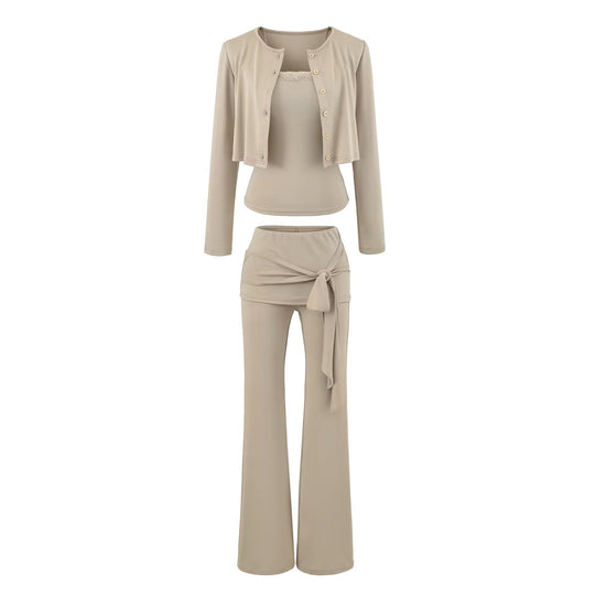 Damen dreiteiliges Lounge-Set mit kurzem Knopfcardigan, Spitzentop und Wickel-Schlaghose Shop Nory