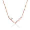 Damen Halskette mit modernem V-Design und funkelndem Zirkonia-Akzent Shop Nory