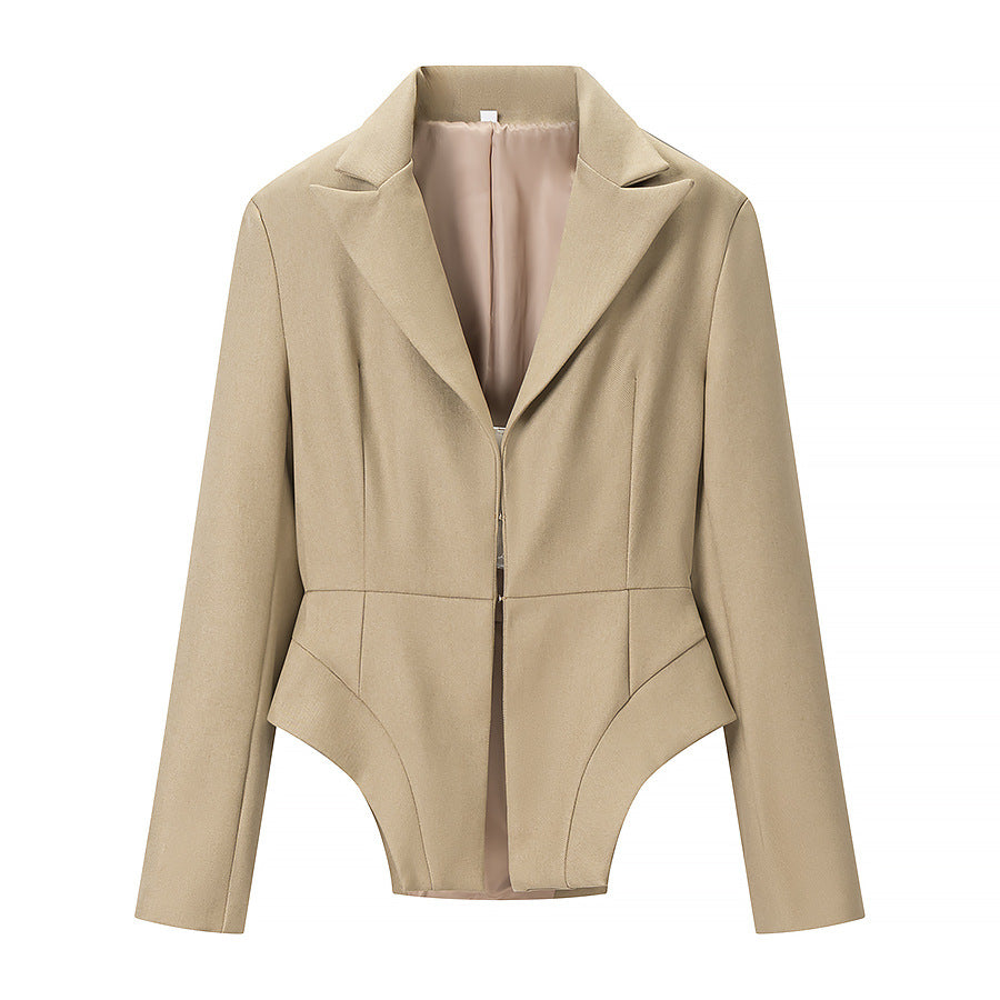 Damen Taillierter Blazer mit Peplum-Schnitt und asymmetrischer Saumführung Shop Nory