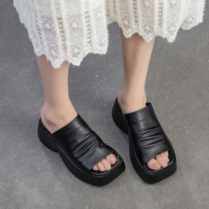 Damen Gepolsterte Plateau‑Slides mit skulptierter Profilsohle und gerafftem Lederoberschuh Shop Nory