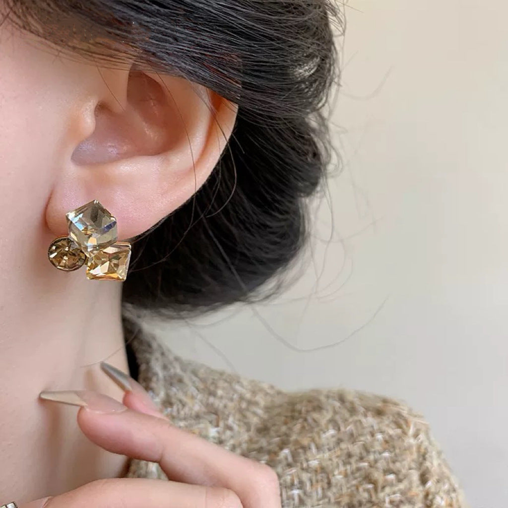 Damen Ohrringe mit funkelnden Kristallakzenten und eleganter Verarbeitung Shop Nory