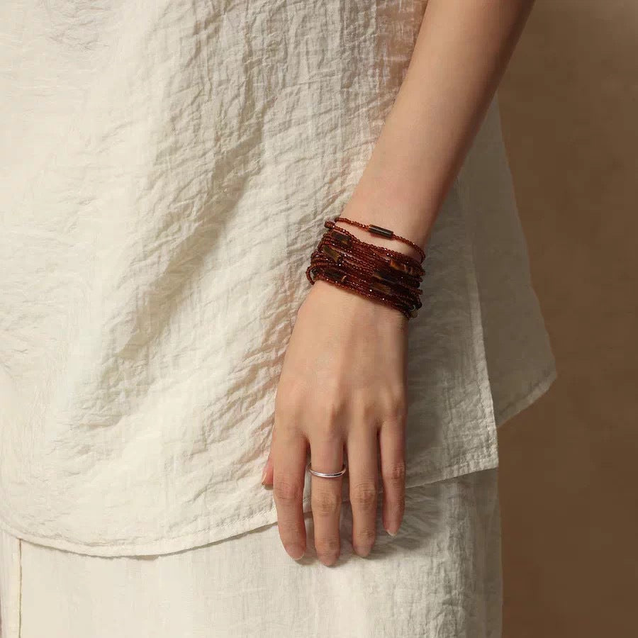 Damen Halskette mit handgefertigten, eleganten Perlen und modernen Metallakzenten Shop Nory