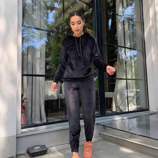 Damen Samt-Loungewear-Set mit kurz geschnittener Kapuzenjacke und Kordelzug-Jogginghose Shop Nory