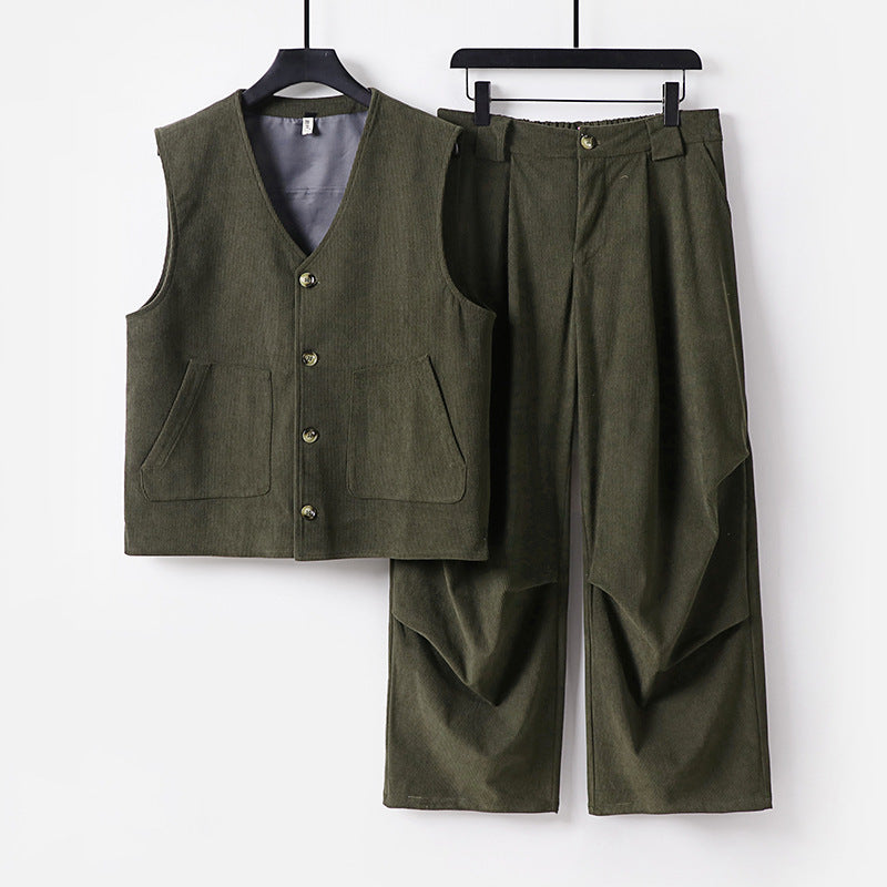Herren Cord-Loungewear-Set mit V-Ausschnitt Weste und weiten Bundfaltenhose Shop Nory