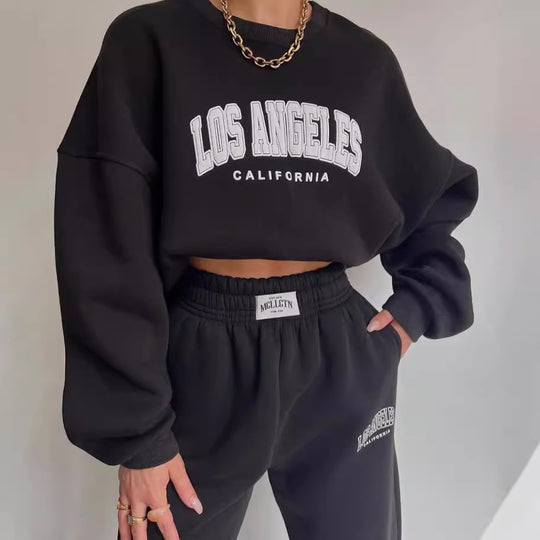 Damen Oversized Lounge-Set aus Baumwollfleece mit Collegestickerei und relaxed Jogginghose Shop Nory