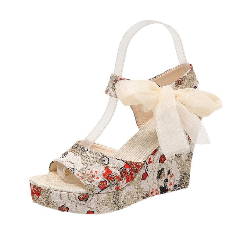 Damen Wedge-Sandaletten mit floralem Design und dekorativem Schleifendetail
