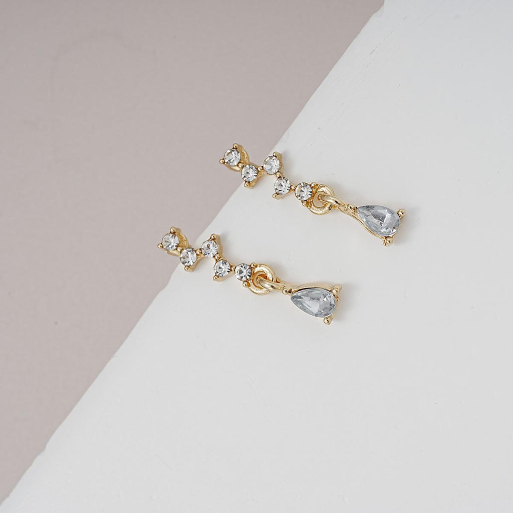 Damenohrringe mit funkelnden Kristallen und erstklassigem Goldakzent Shop Nory