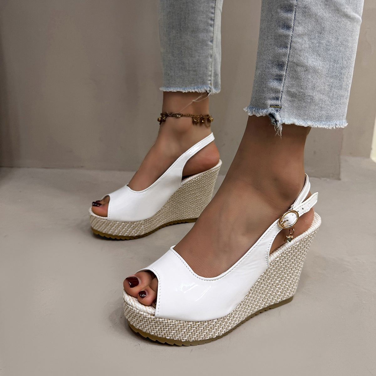 Damen Wedge-Pantoletten mit dekorativem Riemendesign und komfortabler Sohle