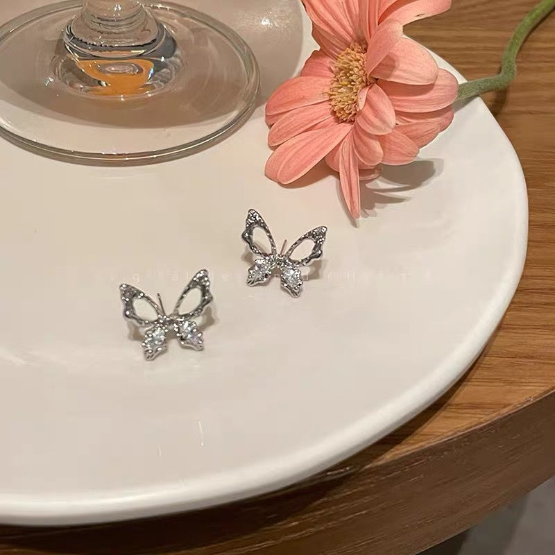 Damen Ohrstecker im Schmetterlingsdesign mit funkelnden Zirkonia Shop Nory