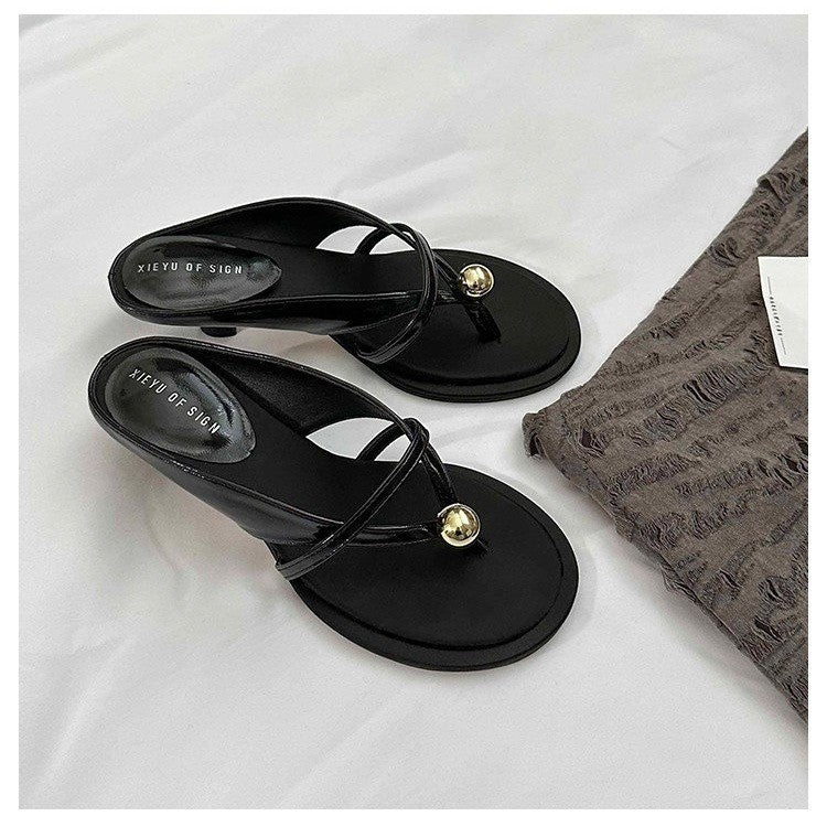 Damen Elegante Mule‑Sandalette mit Zehenring, filigranen Riemchen und sculpted Kitten‑Absatz Shop Nory