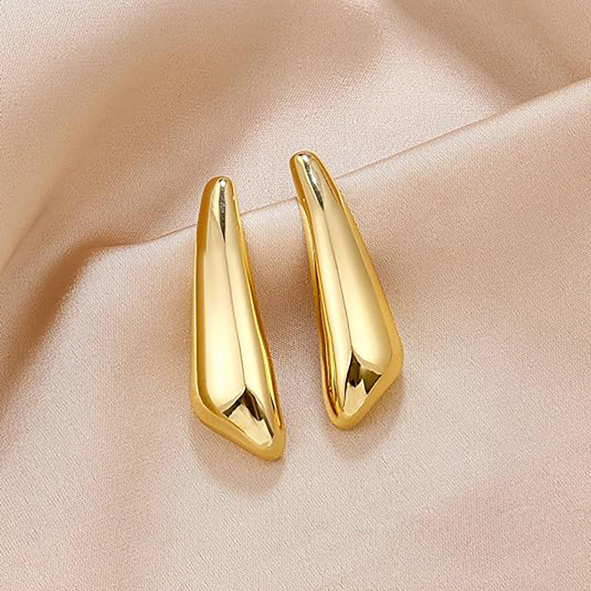 Damen modische Ohrringe im eleganten Skulpturdynamic Shop Nory