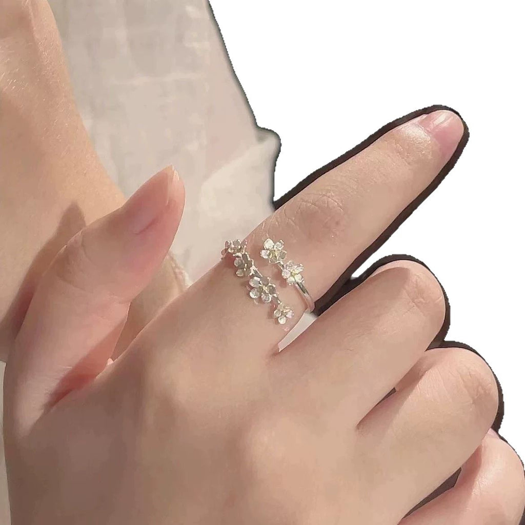 Damen filigraner Blumenring mit funkelnden Zirkonia-Akzenten Shop Nory