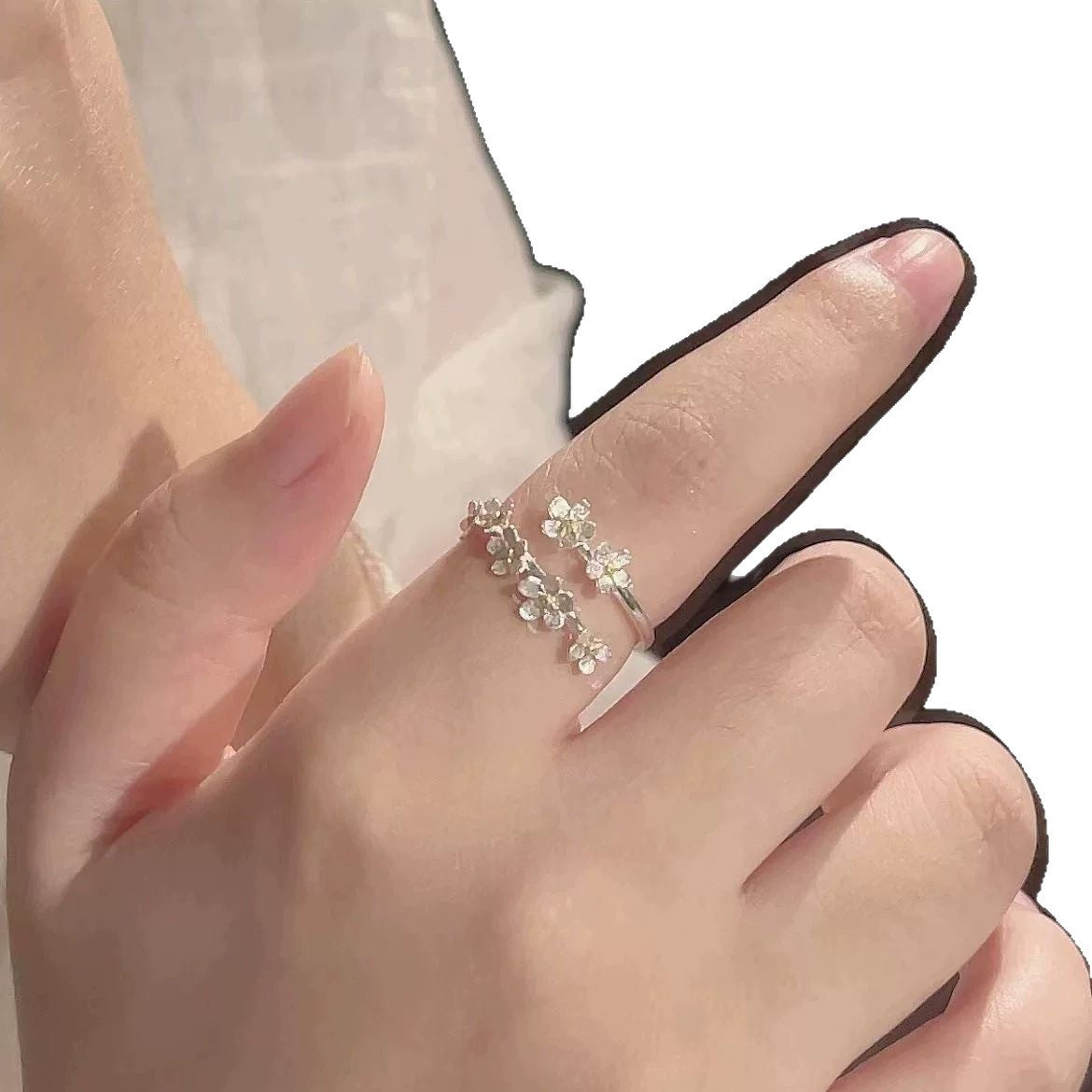 Damen filigraner Blumenring mit funkelnden Zirkonia-Akzenten Shop Nory