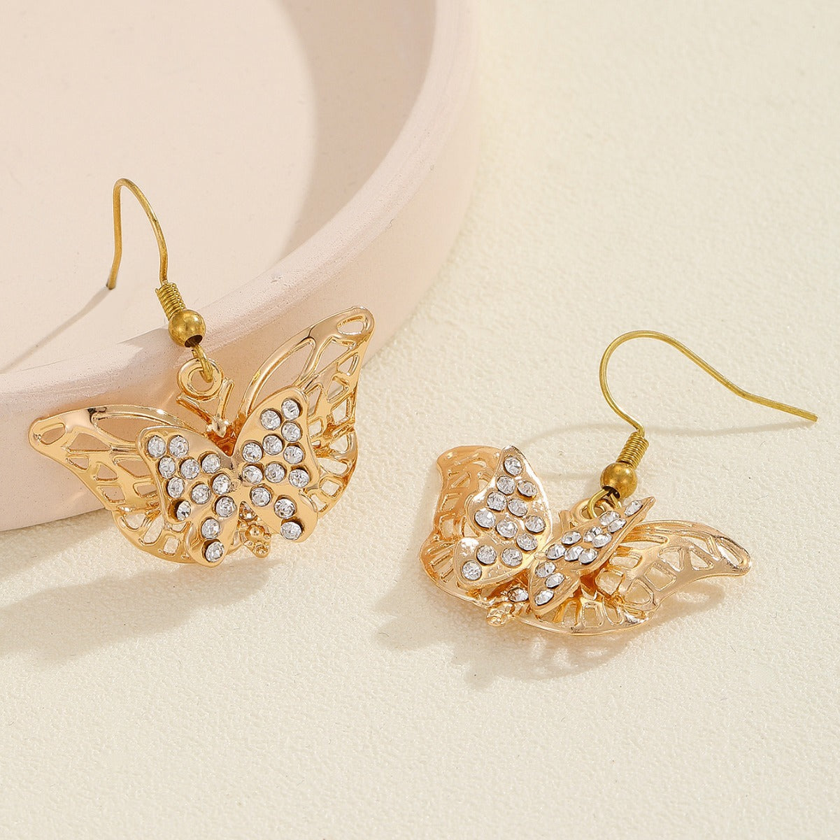 Damen Ohrringe mit filigranem Schmetterlingsdesign Shop Nory
