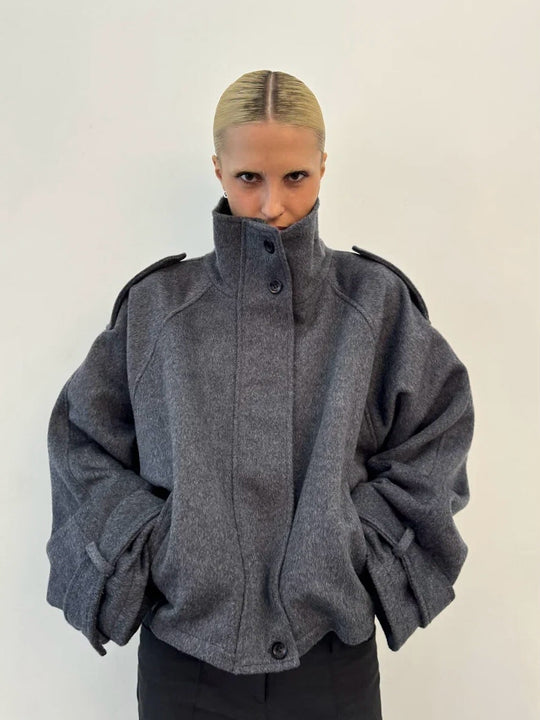 Damen Kurze Oversize Wolljacke mit Stehkragen und Schulterklappen Shop Nory
