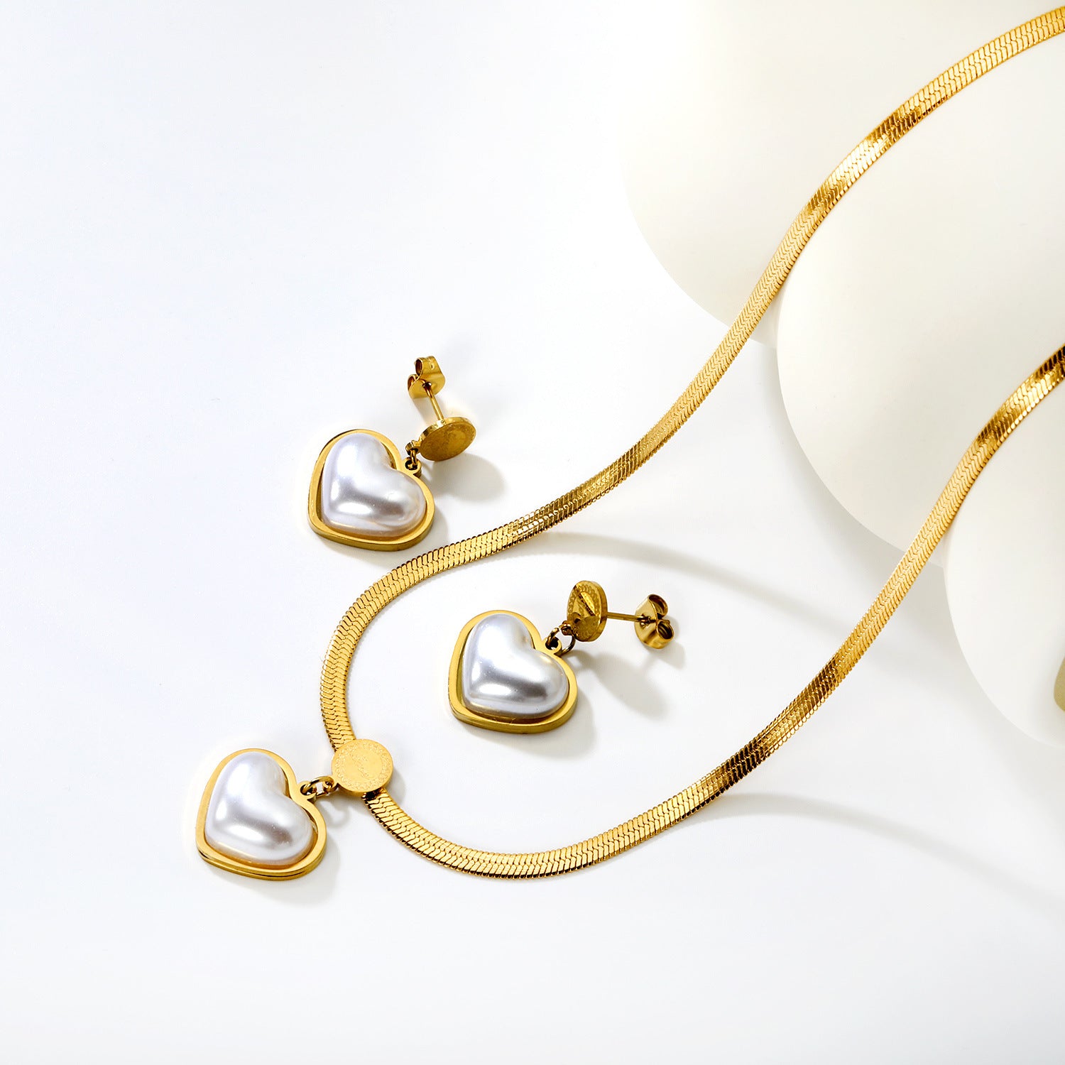 Damen Schmuckset mit herzförmigem Anhänger und funkelnden Ohrringen Shop Nory