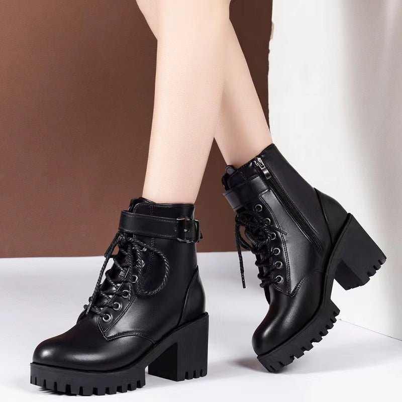 Damen nan Plateau-Schnürstiefelette aus Kunstleder mit profilierter Gummisohle und verstellbarem Schnallenriemen Shopnory