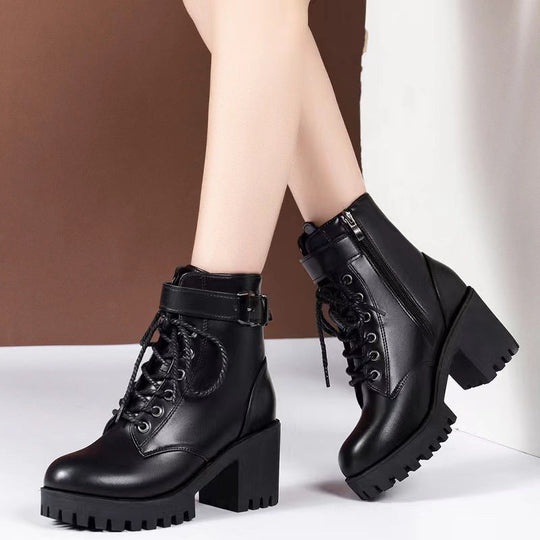 Damen nan Plateau-Schnürstiefelette aus Kunstleder mit profilierter Gummisohle und verstellbarem Schnallenriemen Shopnory