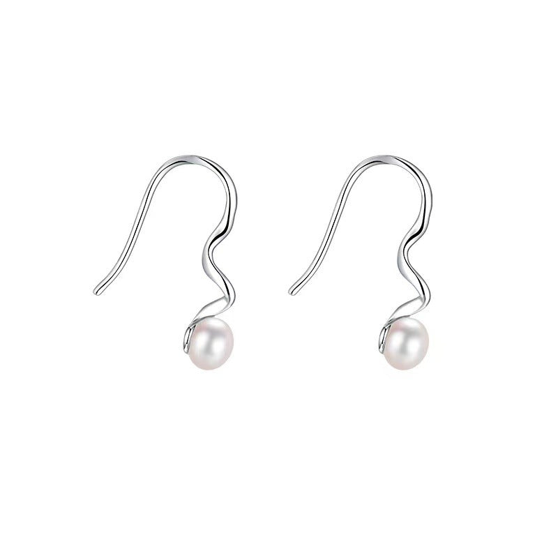 Damen Ohrringe mit geschwungenem Drahtdesign und zarter Perle Shop Nory