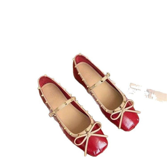 Damen Ballerina mit quadratischer Zehenbox, Nietenbesetztem Rand und verstellbarem Mary‑Jane Riemchen Shop Nory