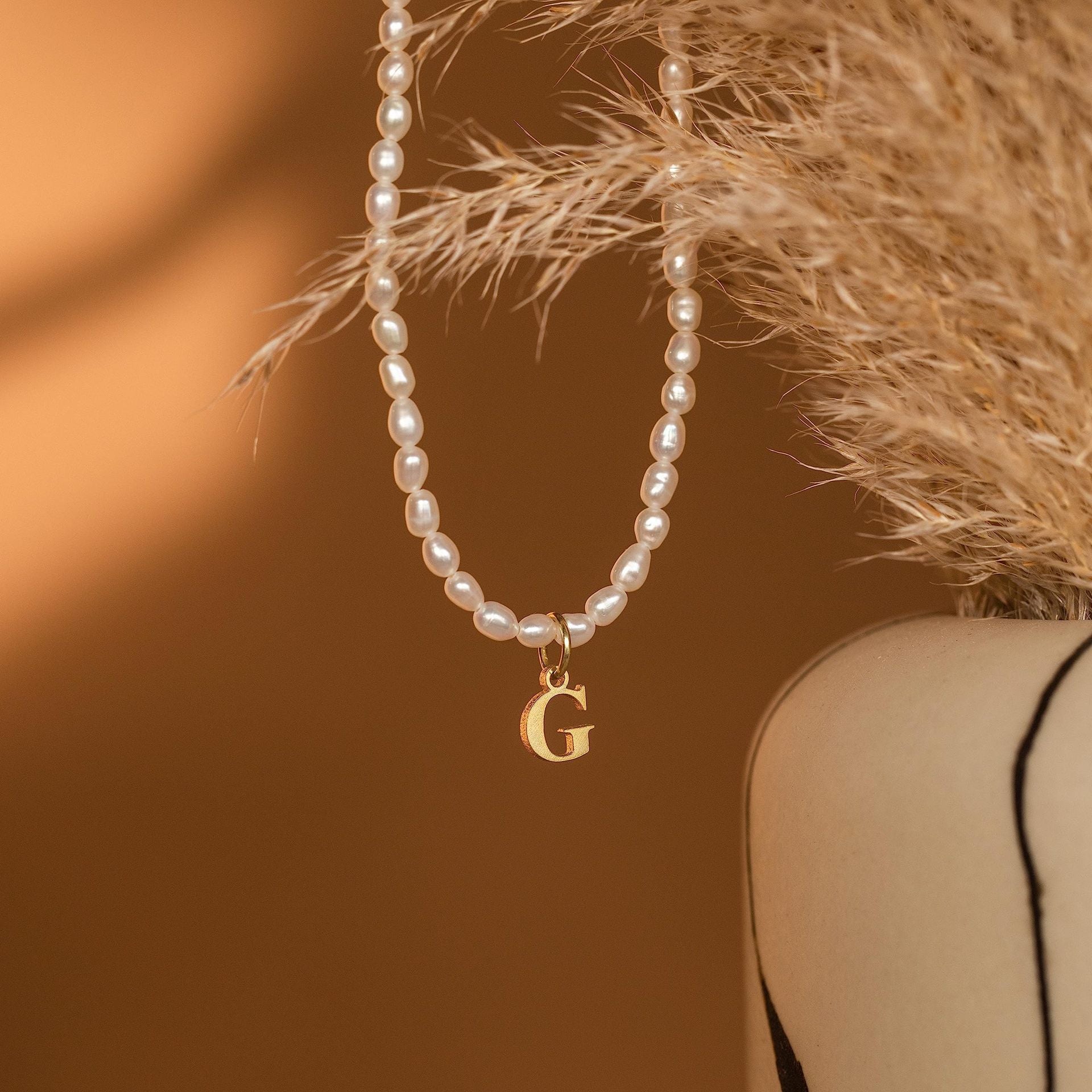 Damen Halskette mit zartem Perlenmuster und personalisiertem Anhänger Shop Nory