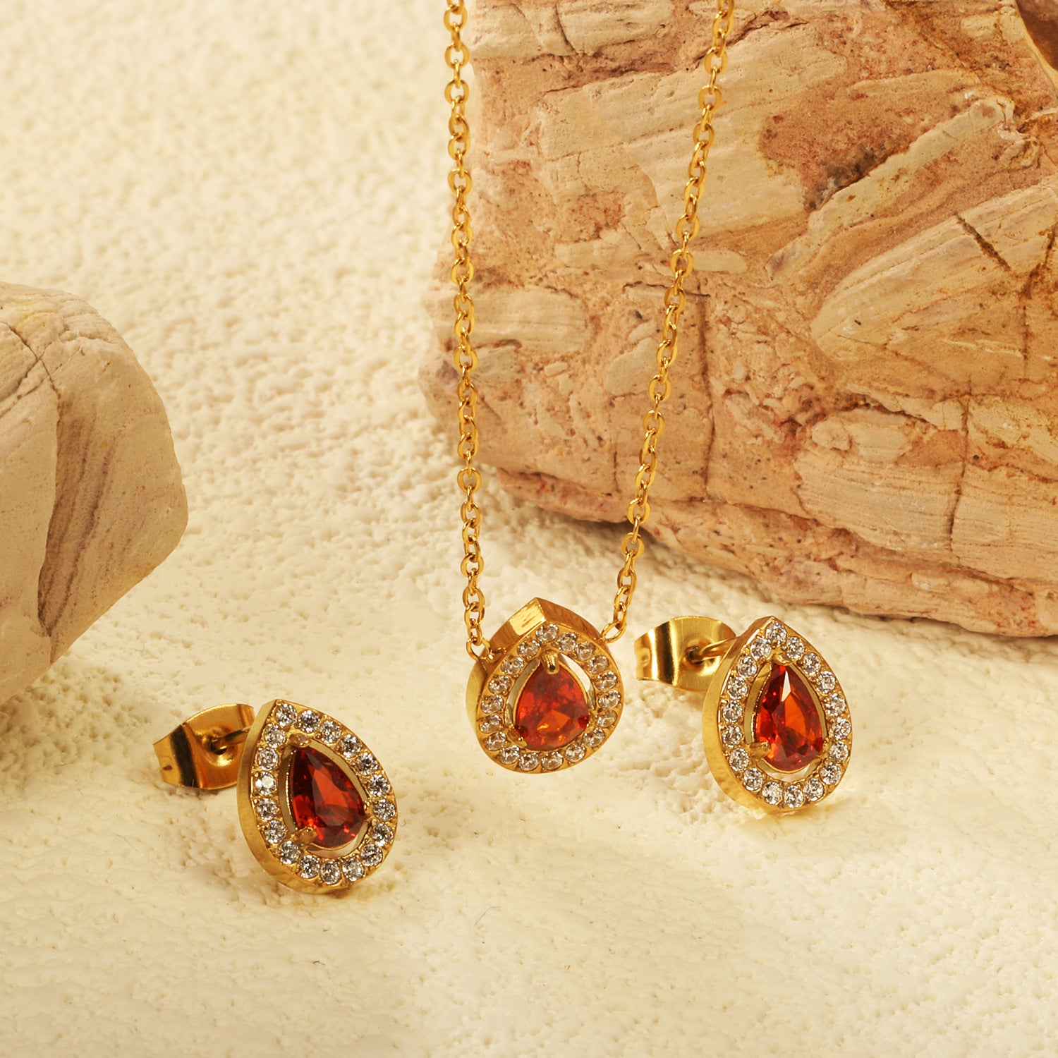 Damen Schmuckset mit elegantem Anhänger und passenden Ohrsteckern Shop Nory