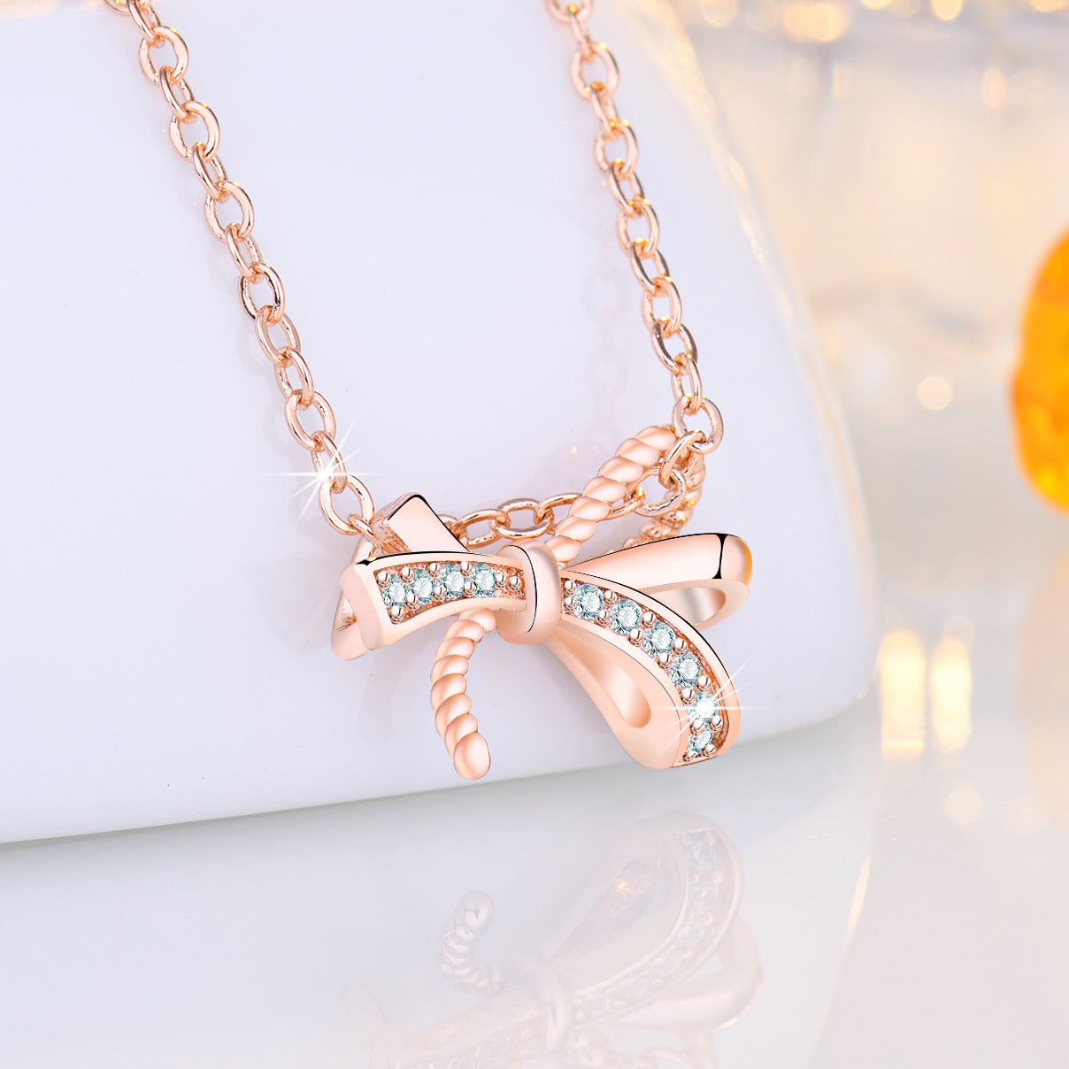 Damen Halskette mit kunstvollem Kleeblattanhänger und glitzernden Zirkonia Shop Nory