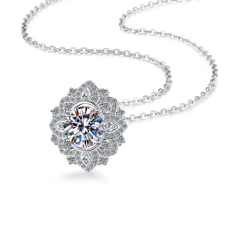 Damen Halskette mit filigranem Anhänger und funkelndem Zirkonia Shop Nory