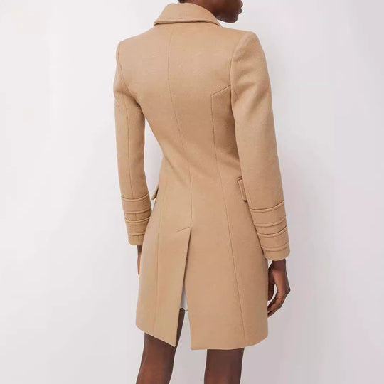 Damen Kurzmantel im Blazerkleid‑Stil mit strukturierter Taillierung und goldenen Zierknöpfen Shop Nory
