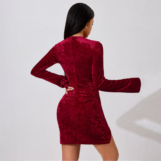 Damen figurbetontes Samt‑Minikleid mit geraffter Taille, Ring‑Detail am Ausschnitt und weiten Glockenärmeln Shop Nory