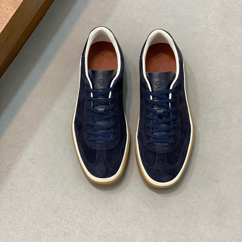 Damen Sneaker aus weichem Wildleder mit raffiniertem Schnürsystem