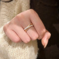 Damenring im eleganten Wickeldesign mit funkelnden Zirkonia Shop Nory