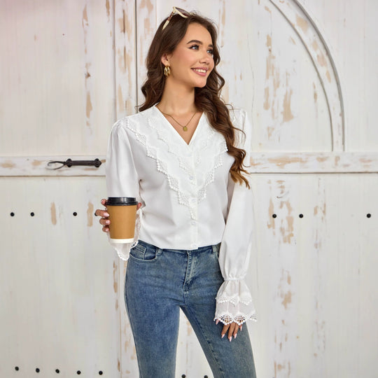 Damen Spitzenbluse mit V-Ausschnitt, Häkelbesatz und Knopfleiste Shop Nory