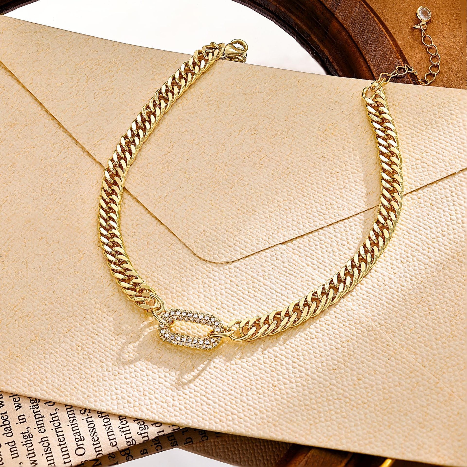 Damen Fußkettchen mit funkelndem Herzdesign und hochwertiger Gliederkette Shop Nory