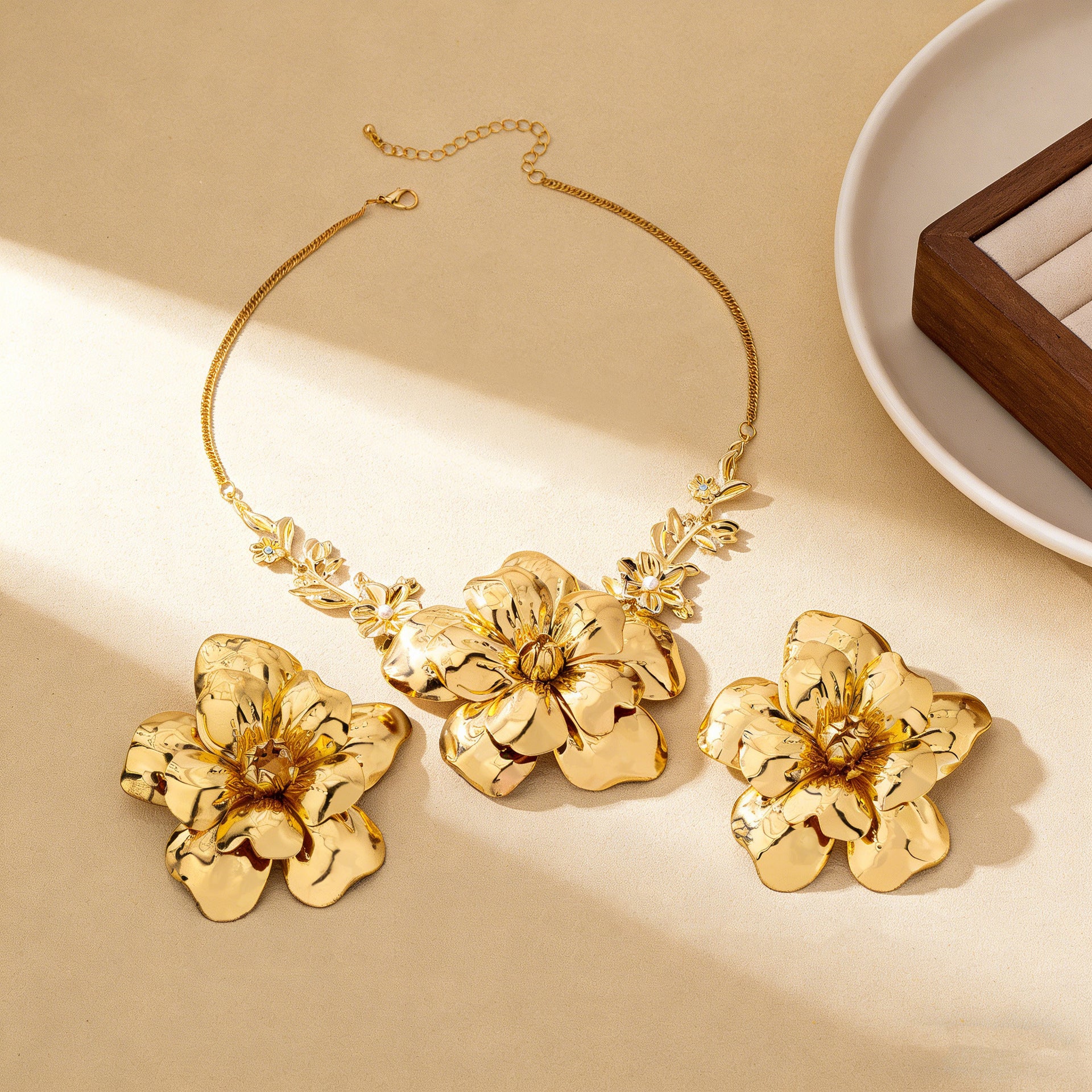 Damen Schmuckset mit kunstvollem Blütenmotiv Shop Nory