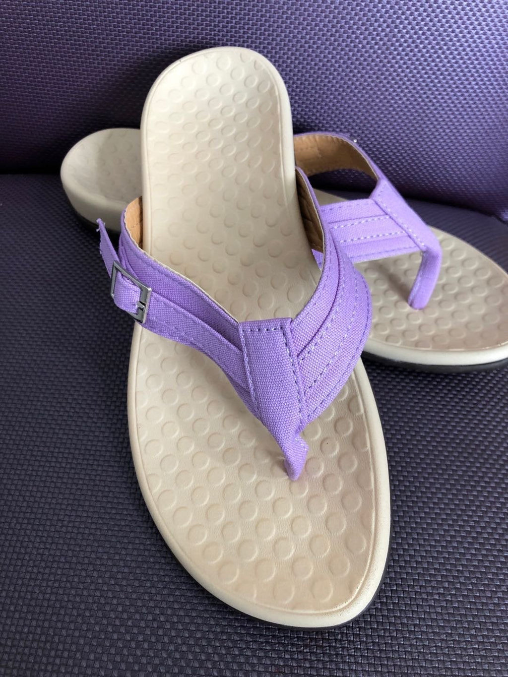 Damen Elegante und komfortable Zehentrenner-Sandalen mit verstellbarem Riemen