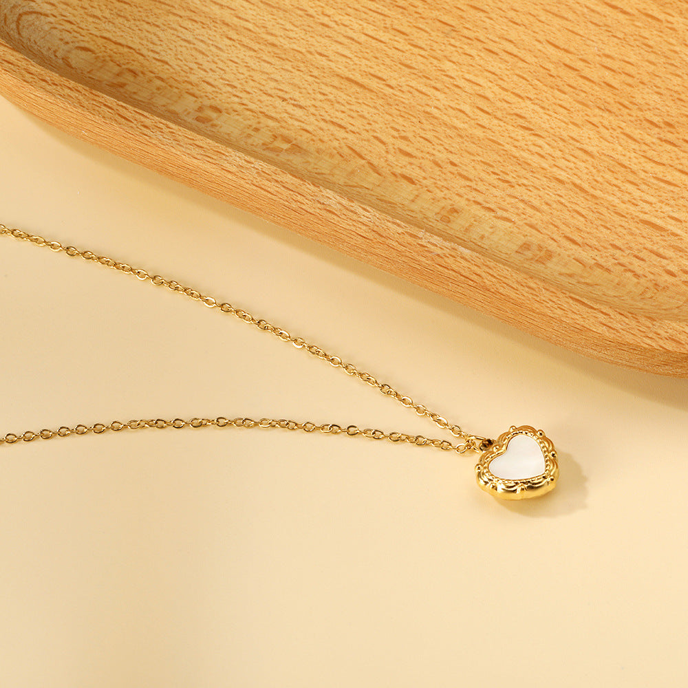 Damen Halskette mit herzförmigem Anhänger aus goldplattiertem Edelstahl Shop Nory