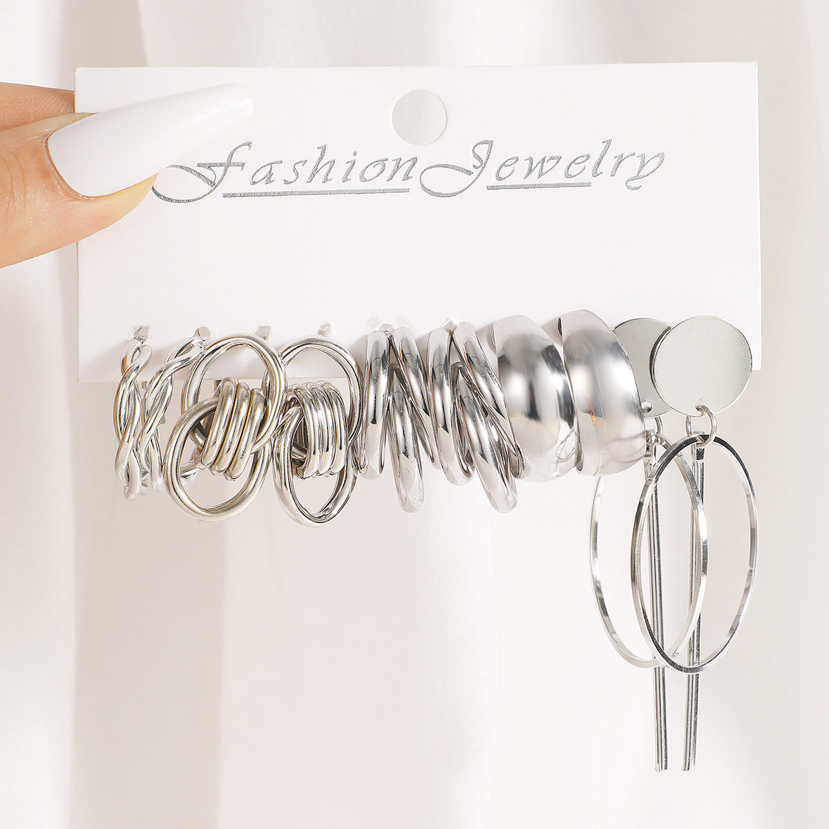 Damen-Ohrstecker-Set mit modernem, geschwungenem Design und eleganten Akzenten Shop Nory