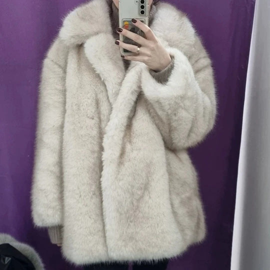 Damen Kurzmantel aus luxuriösem Hochflor-Kunstpelz mit weitem Reverskragen Shop Nory
