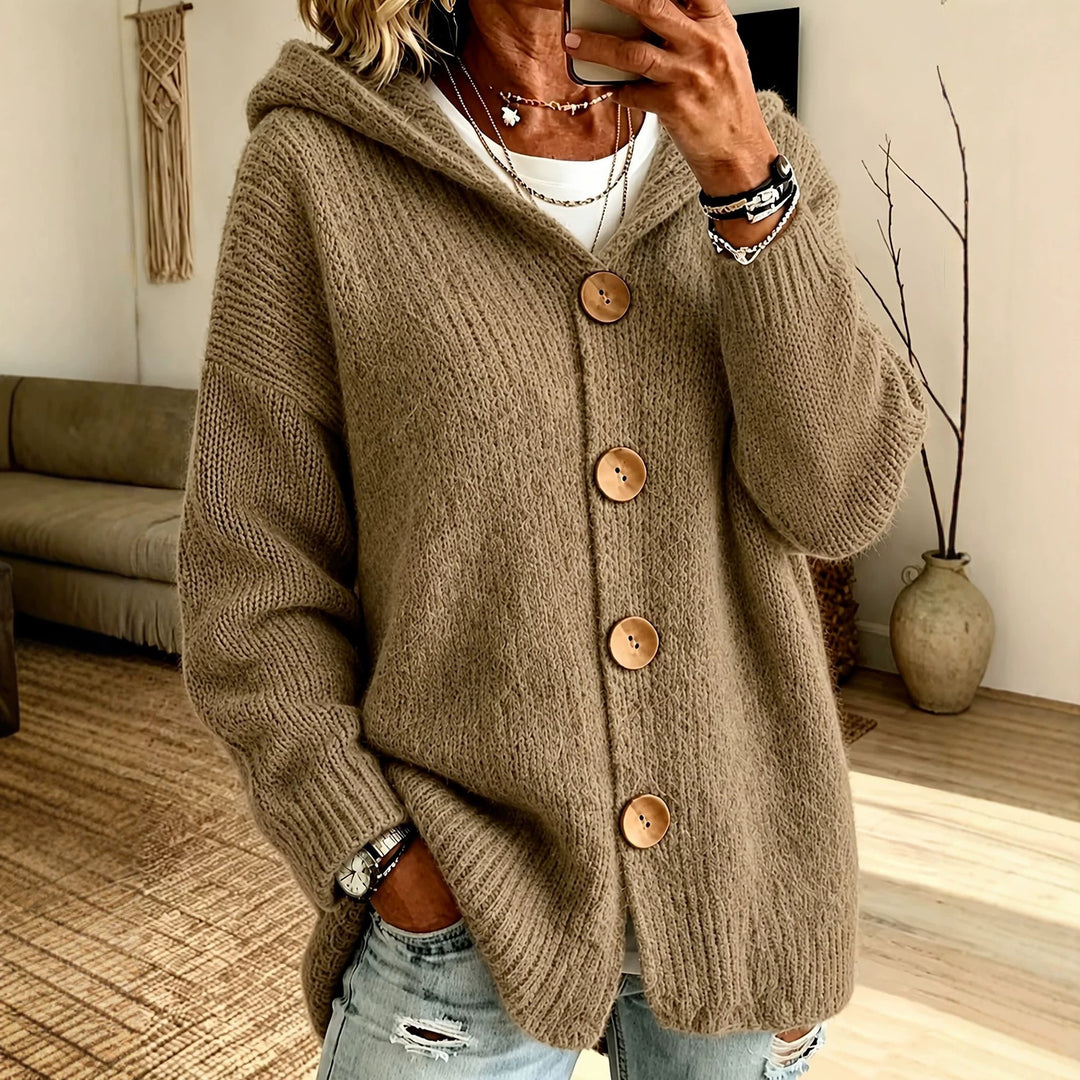 Damen Grobgestrickter Kapuzencardigan mit überlanger Silhouette, Holzknopfleiste und gerippten Bündchen Shop Nory