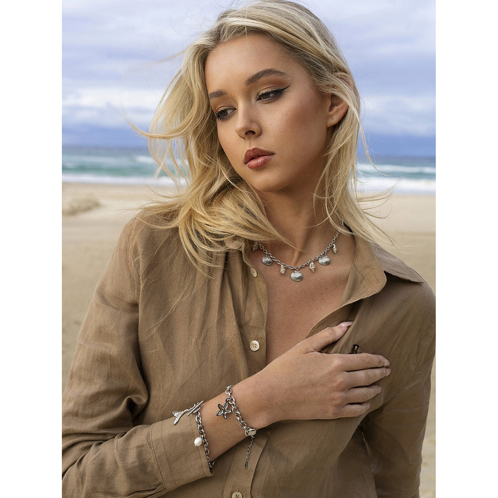 Damen Armband mit muschelmotivierten Anhängern aus hypoallergenem Edelstahl Shop Nory
