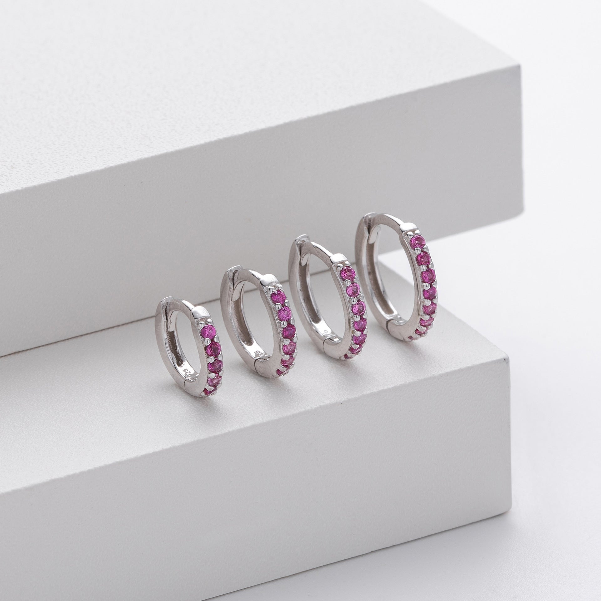 Damen Creolen mit funkelnden Zirkonsteinen und hochwertigem 925 Sterling Silber Shop Nory