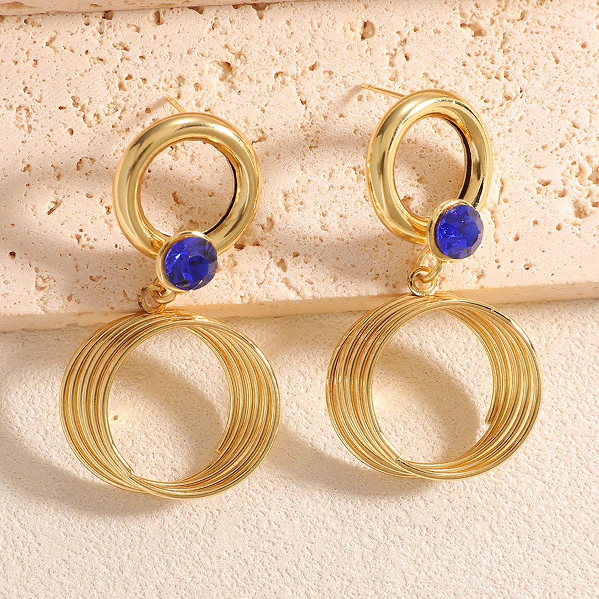 Damen Ohrringe mit elegantem spiralförmigem Design Shop Nory