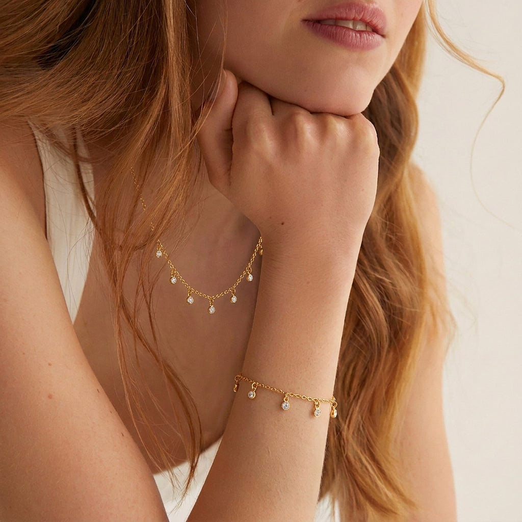 Damen Armband mit funkelnden Kristallen und hypoallergenem Edelstahl Shop Nory