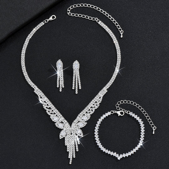 Tropfenpendant und passendes Tropfohrschmuckset für Braut mit kubischem Zirkonia-Halo