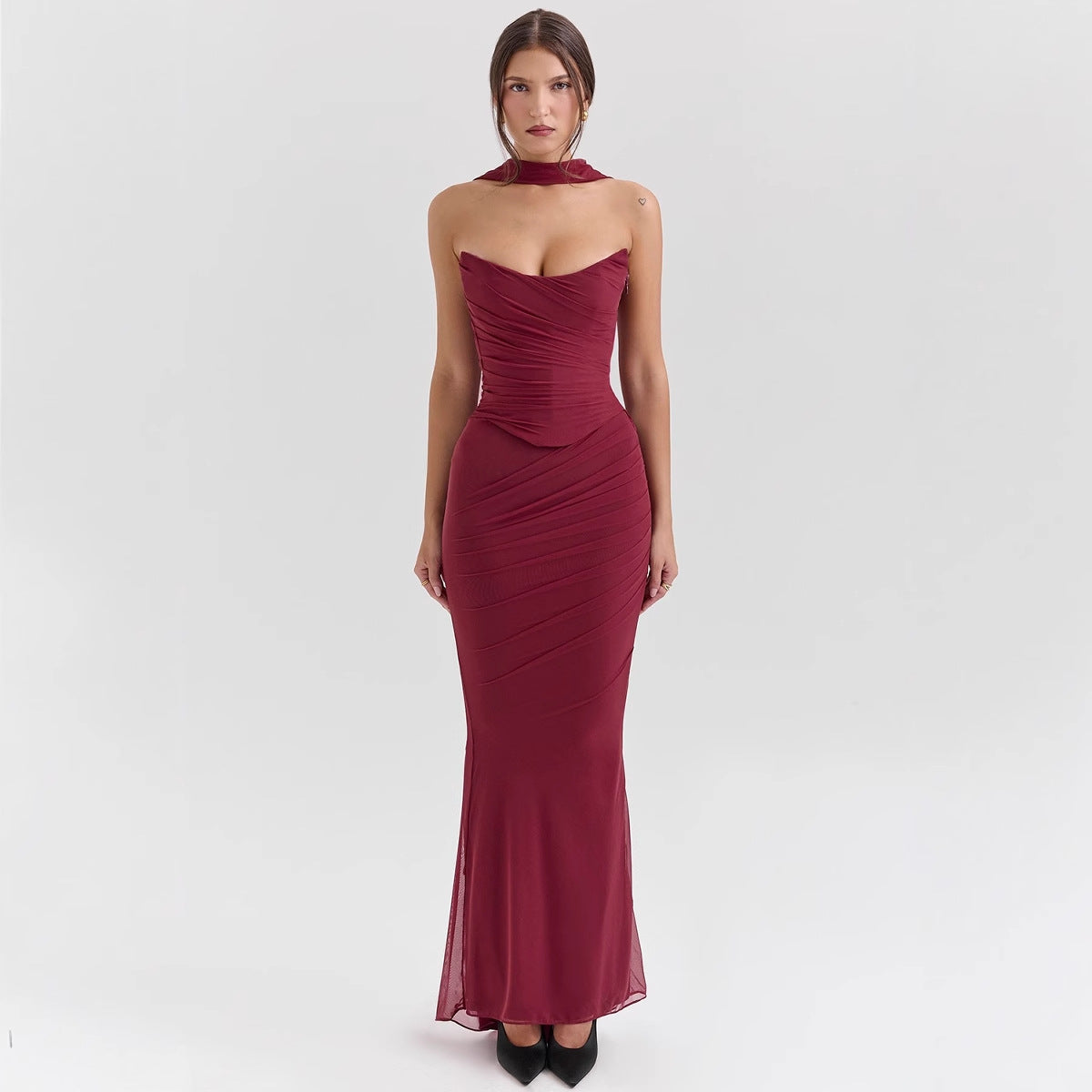 Damen Abendkleid mit schickem Dekolleté und figurbetontem Schnitt