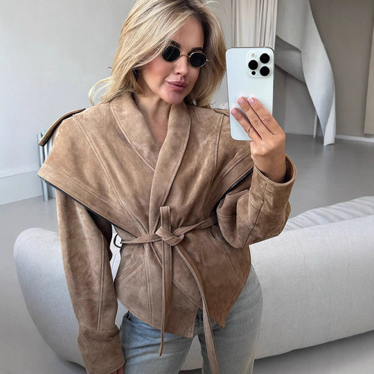 Damen Veloursleder‑Wickeljacke mit breitem Schalkragen und Taillengürtel Shop Nory
