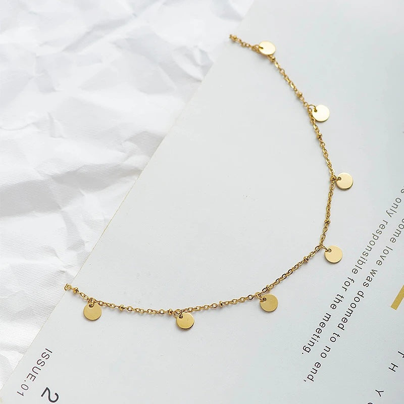 Damen Halskette mit glänzenden Plättchen und filigranem Design Shop Nory