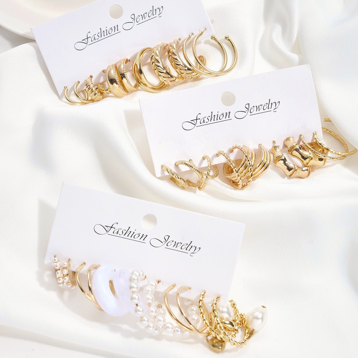 Damen Ohrstecker-Set mit vielfältigen Gold-Designs und funkelnden Akzenten Shop Nory